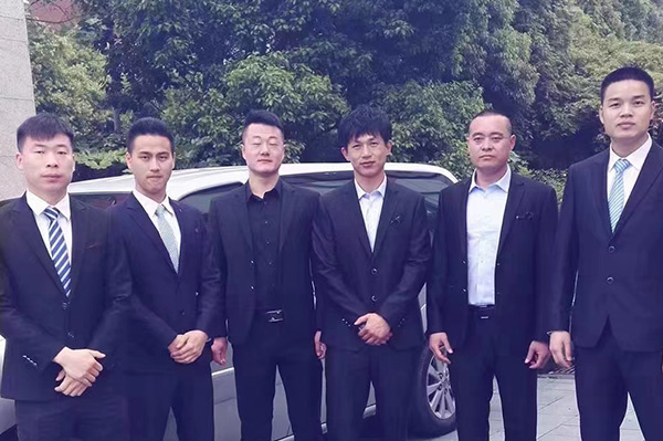 ?武漢男子申請保護令無果，雇環(huán)宇兄弟保鏢保護安全